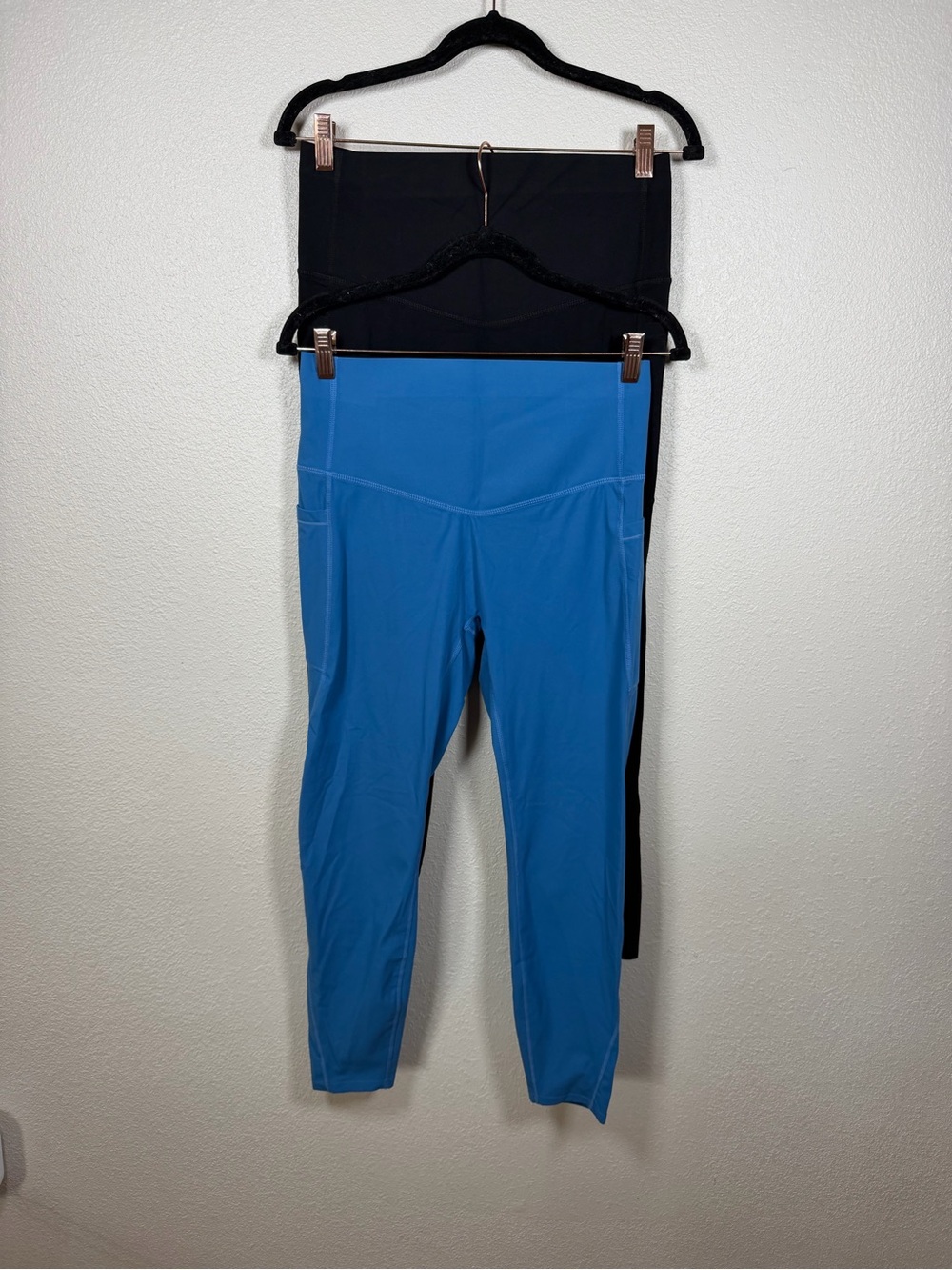 NWT Halara Lot Of 2 High Waisted Ultra Sculpt Leggings Media Pocket Black/Blue L